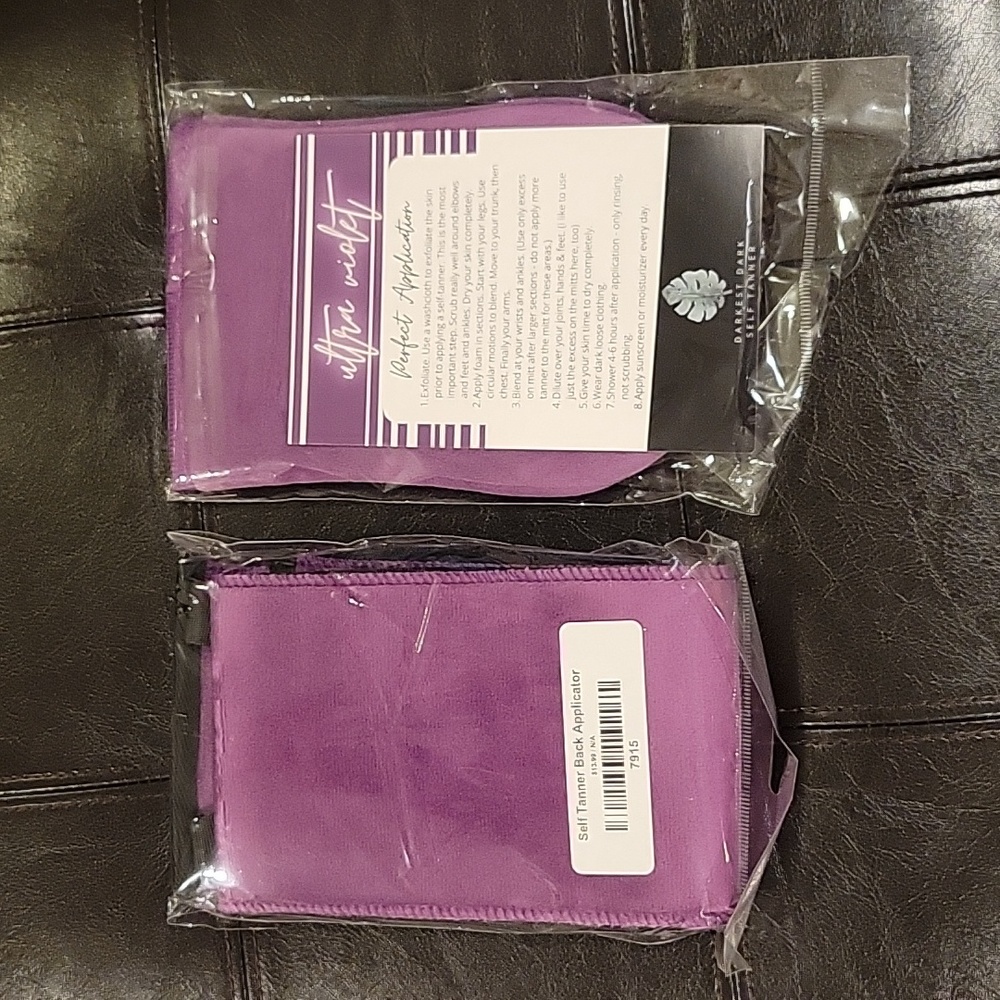 Self Tanner Mitten and back applicator.